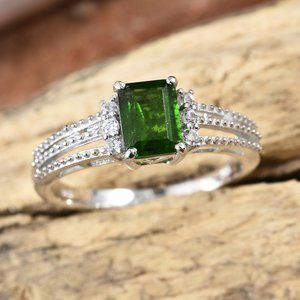 Beautiful Emerald Ring-Size 7